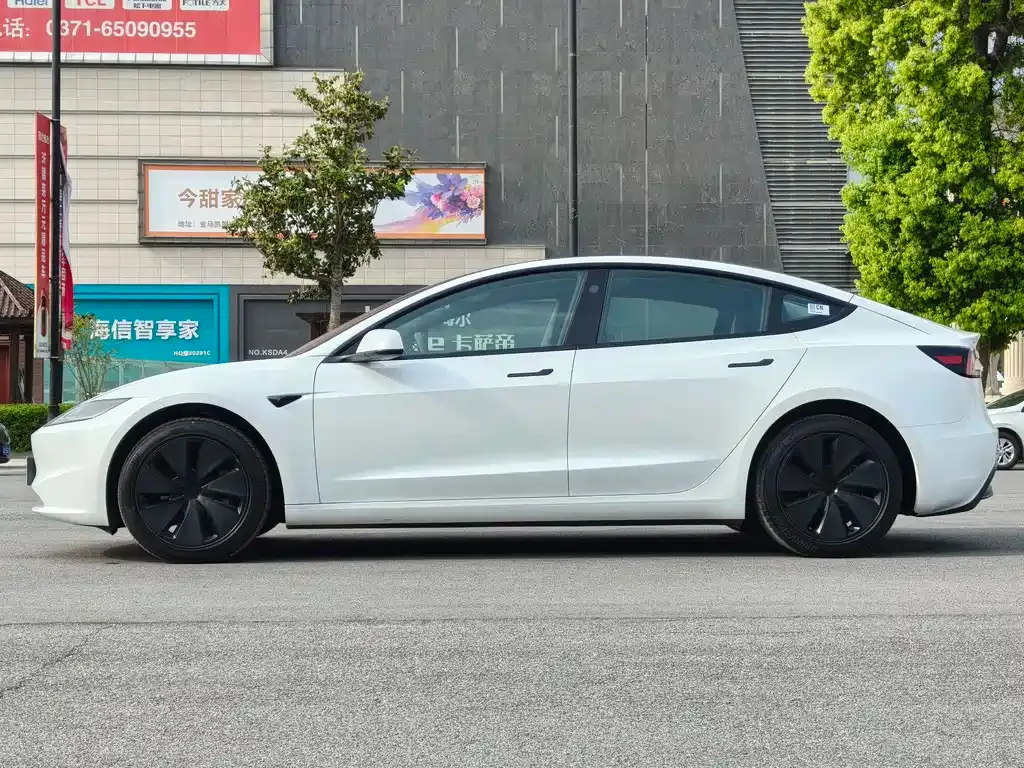 Tesla Model 3 — фото 10