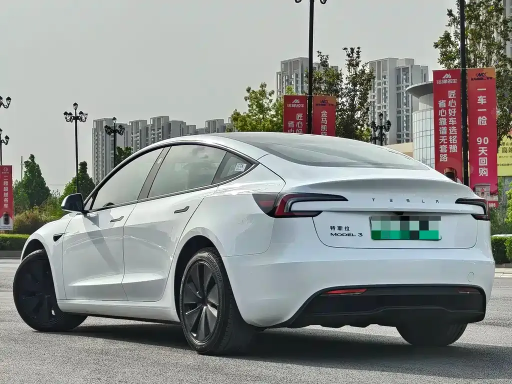 Tesla Model 3 — фото 9