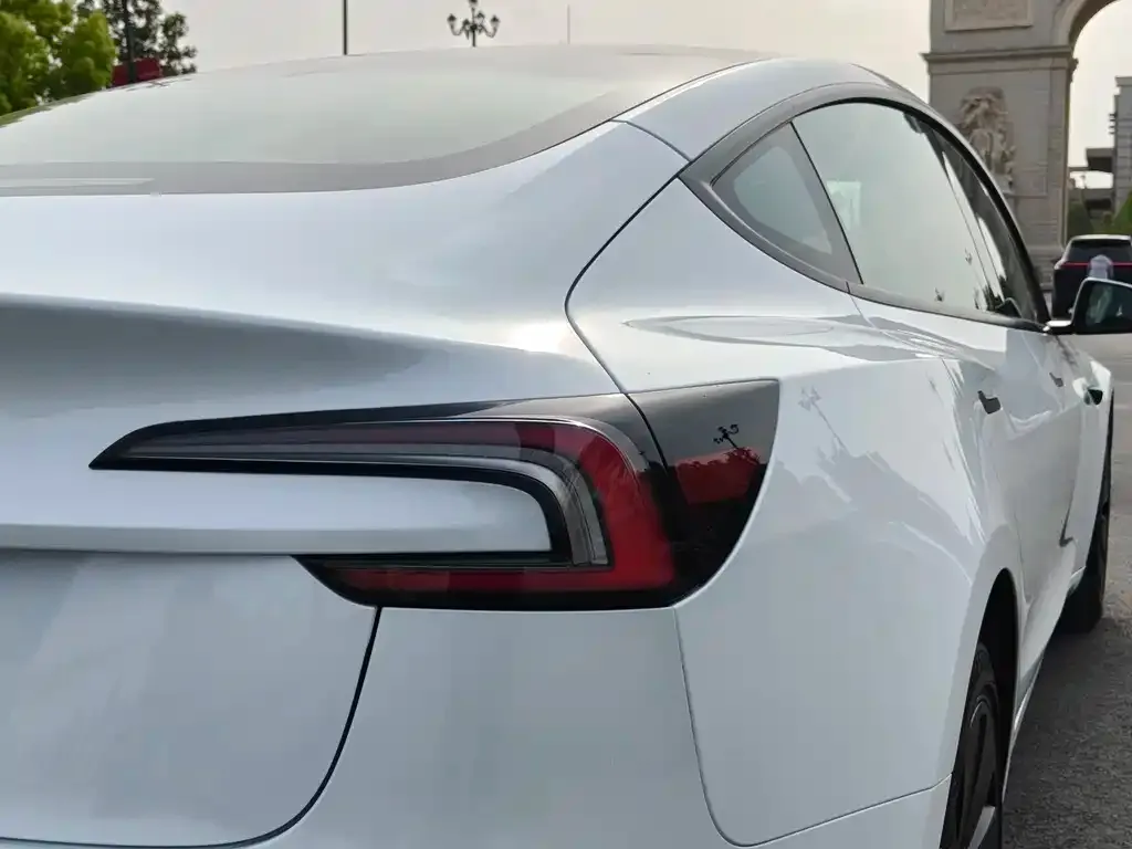 Tesla Model 3 — фото 3