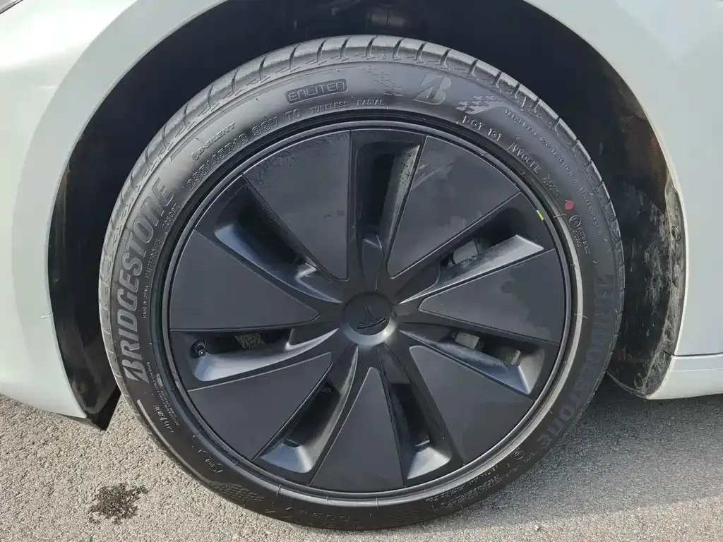 Tesla Model 3 — фото 5