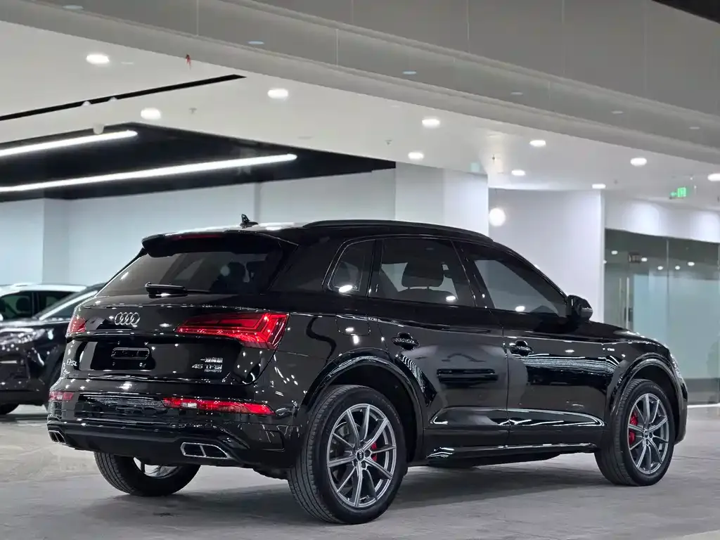 Audi Q5L — фото 5