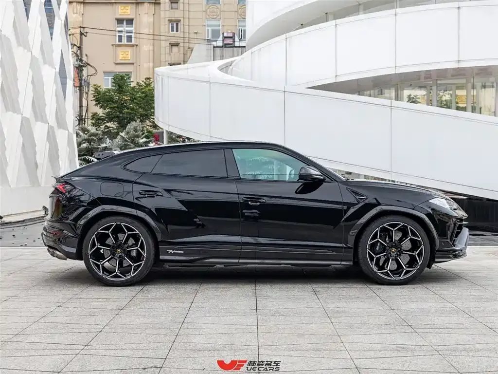 Lamborghini Urus — фото 9