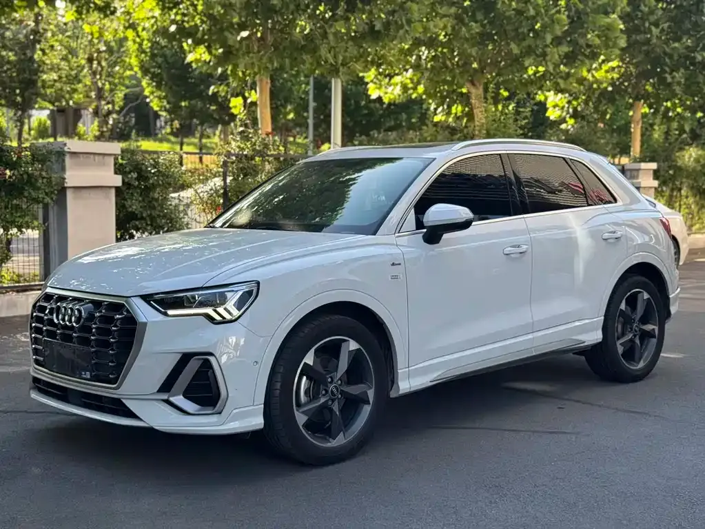 Audi Q3 — фото 1