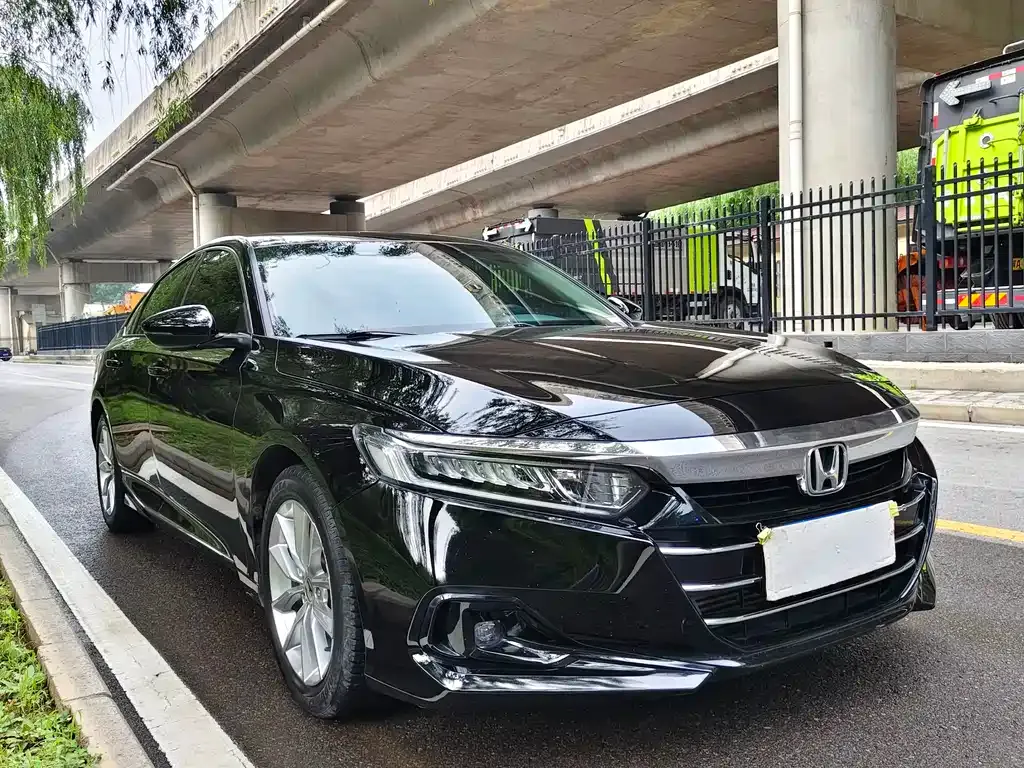 Honda Accord — фото 10