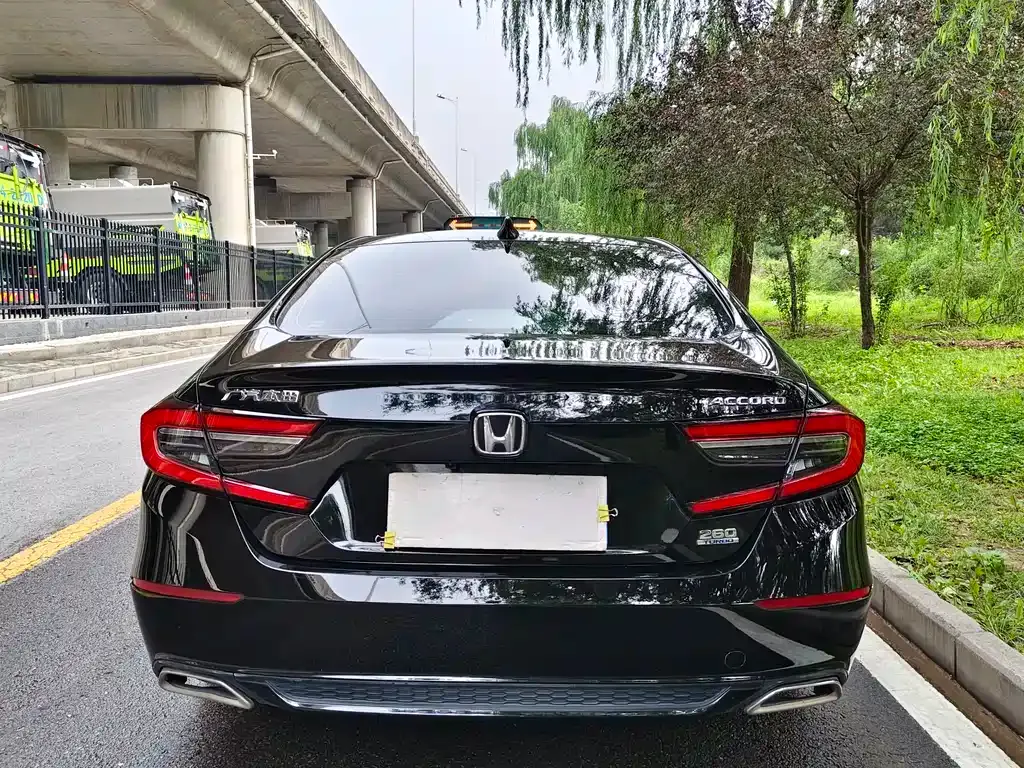 Honda Accord — фото 7