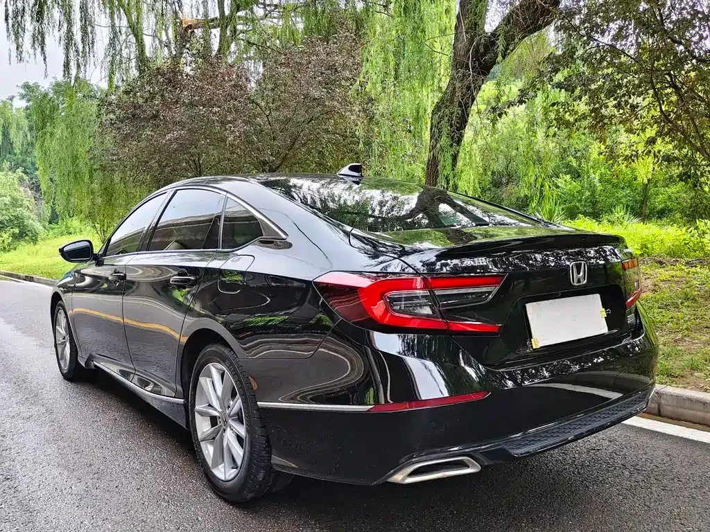 Honda Accord — фото 9