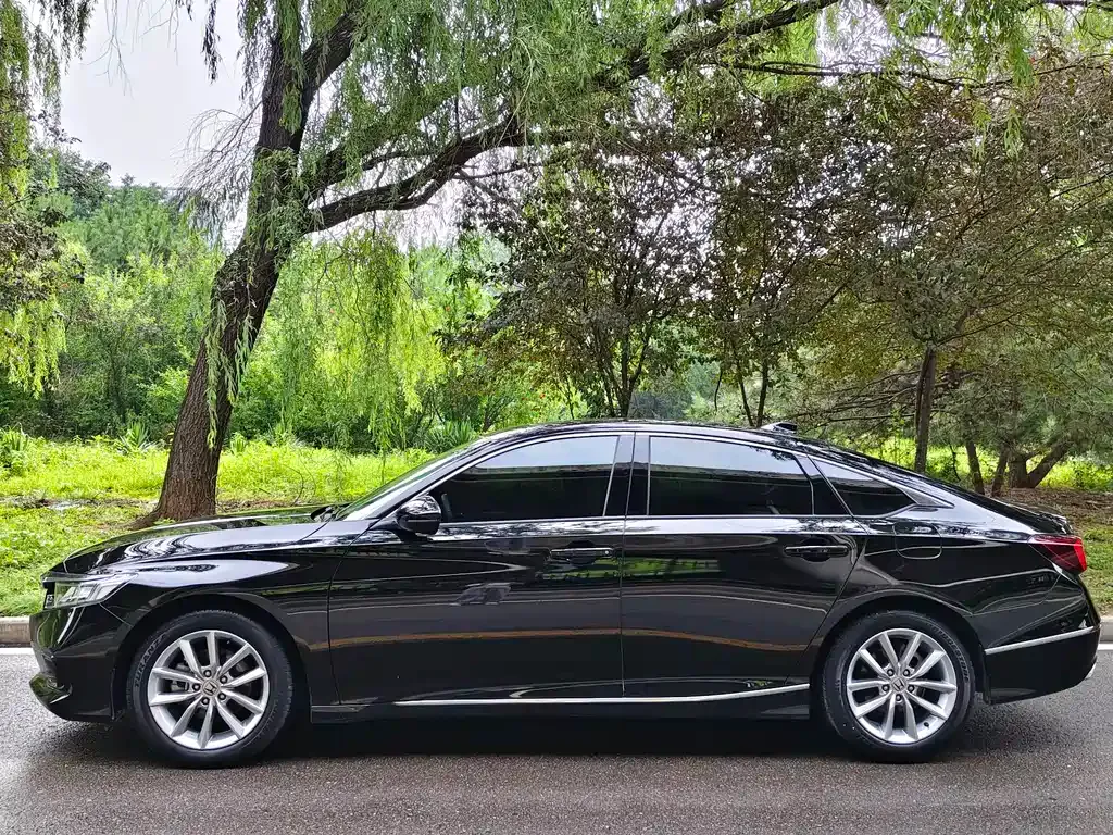 Honda Accord — фото 8