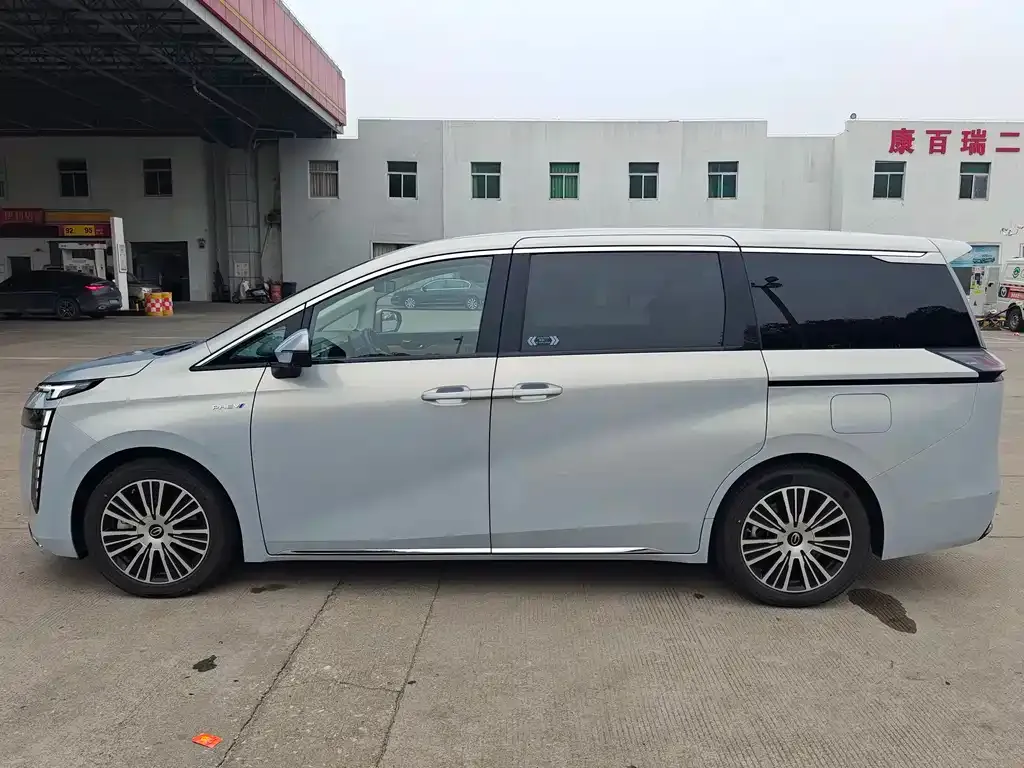 GAC Motor 传祺E8 PHEV — фото 6