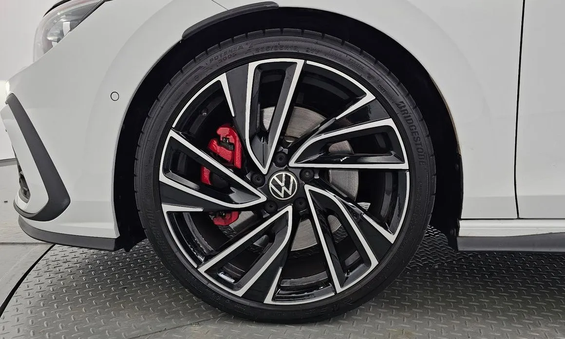 Volkswagen Golf 2024 из KR, фото 8