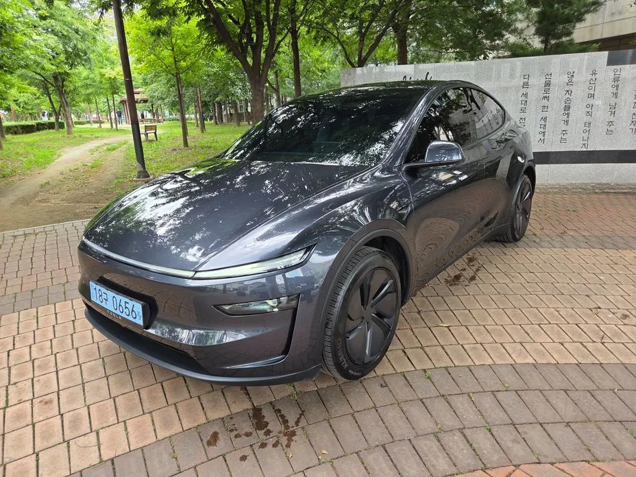 Tesla Model Y — фото 1