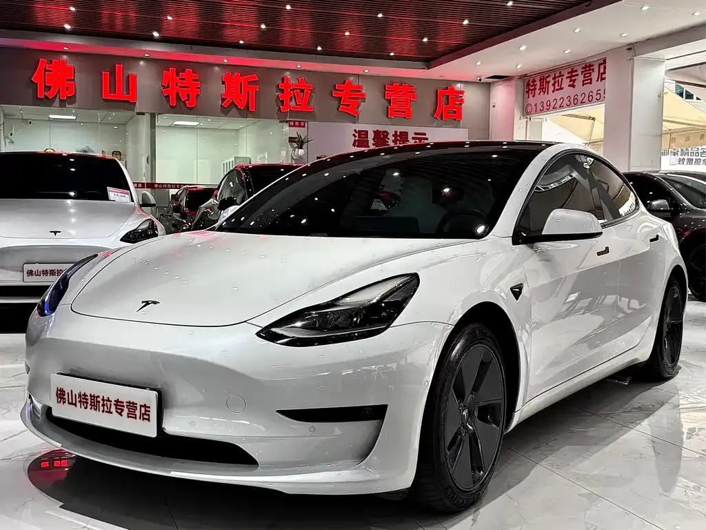 Tesla Model 3 — фото 1