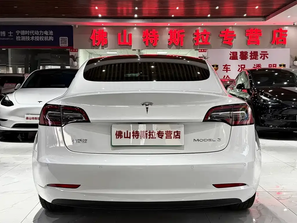 Tesla Model 3 — фото 4