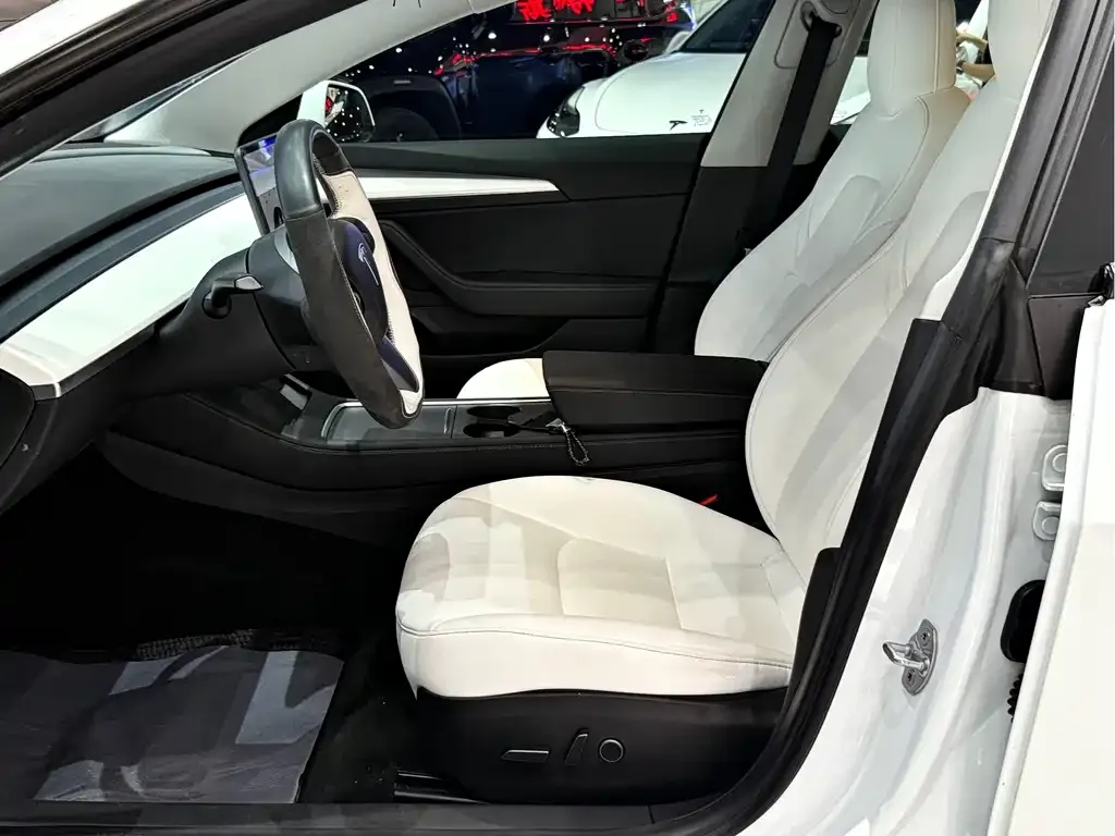 Tesla Model 3 — фото 10