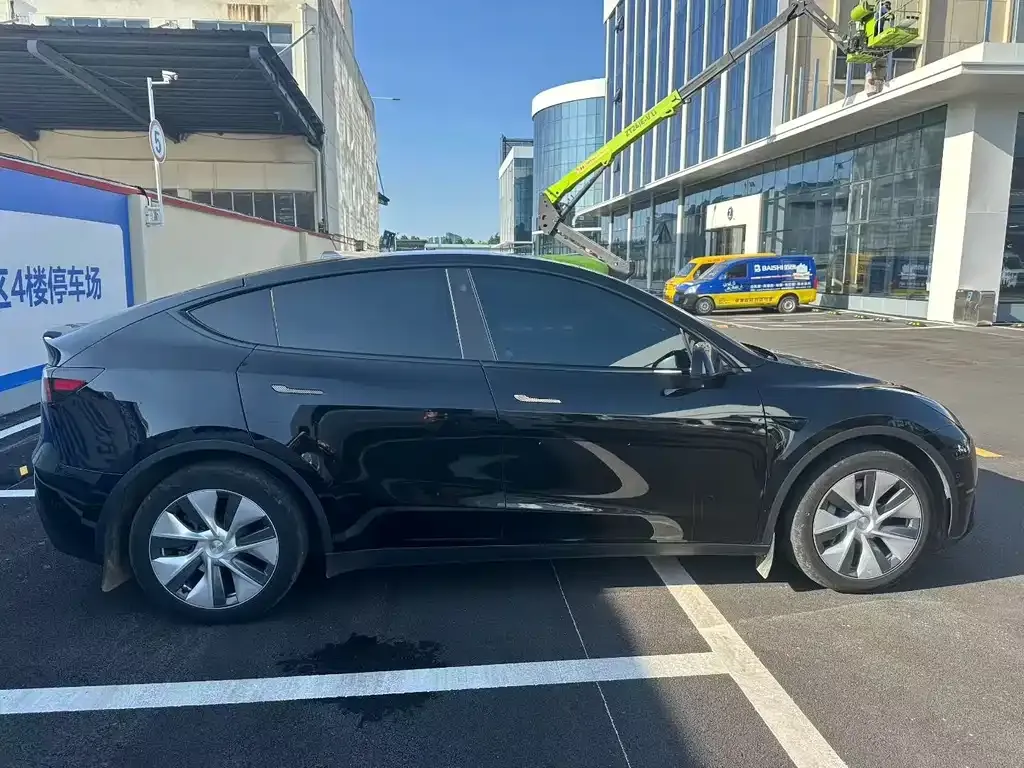 Tesla Model Y — фото 6