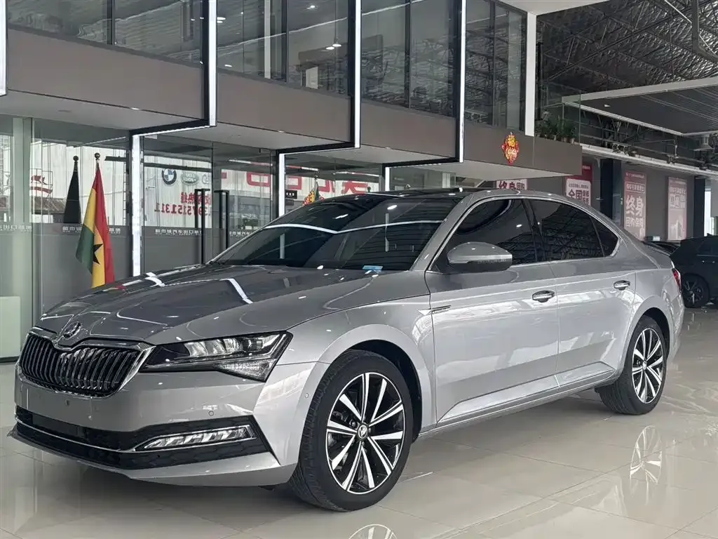 Skoda Superb — фото 1