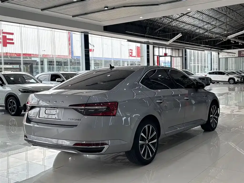 Skoda Superb — фото 3