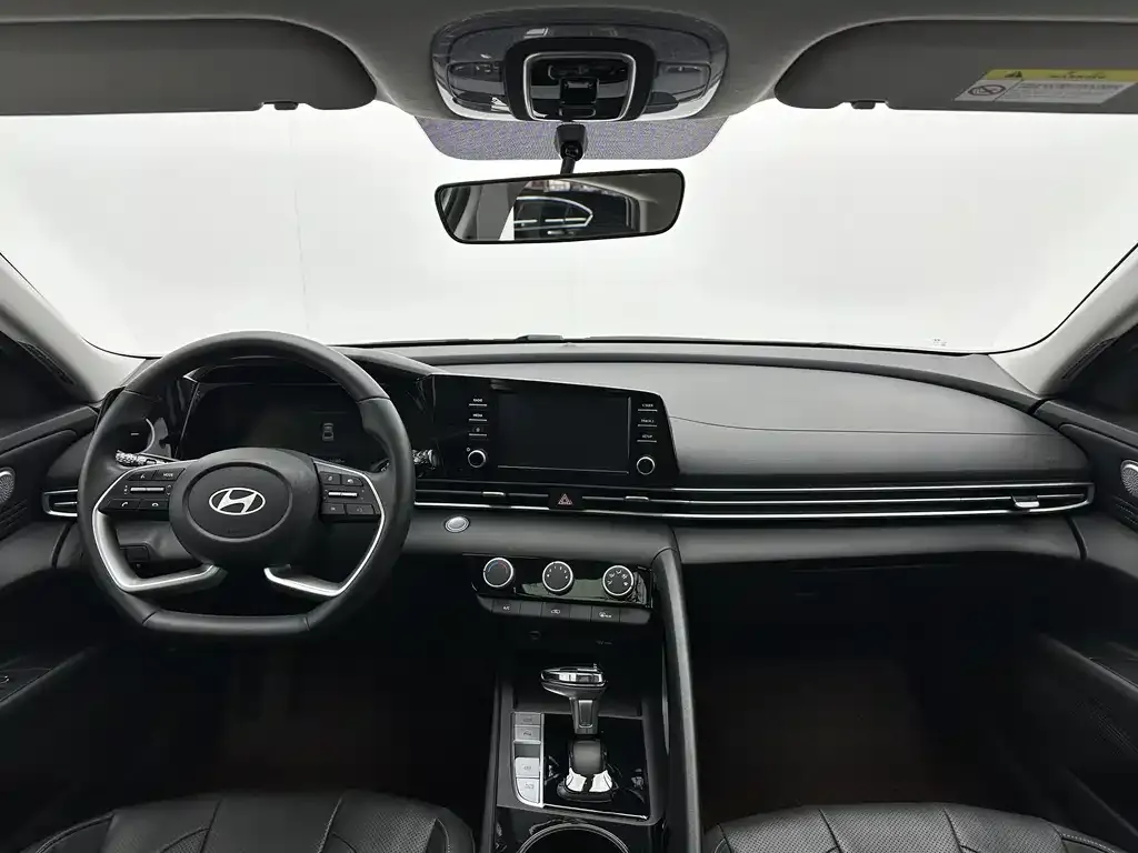 Hyundai Elantra — фото 5