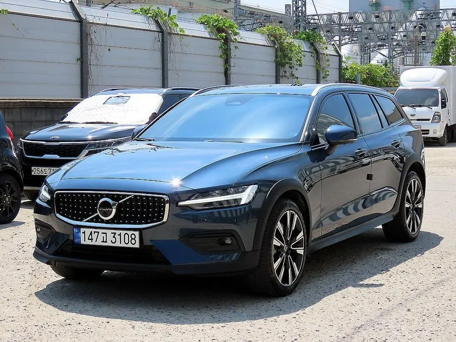 Volvo V60 2023 из KR, фото 2