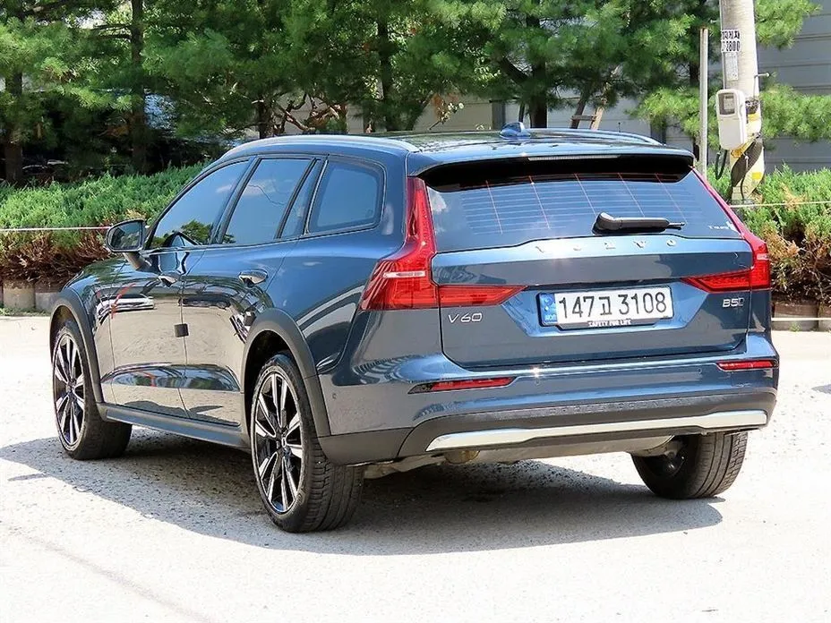 Volvo V60 2023 из KR, фото 3