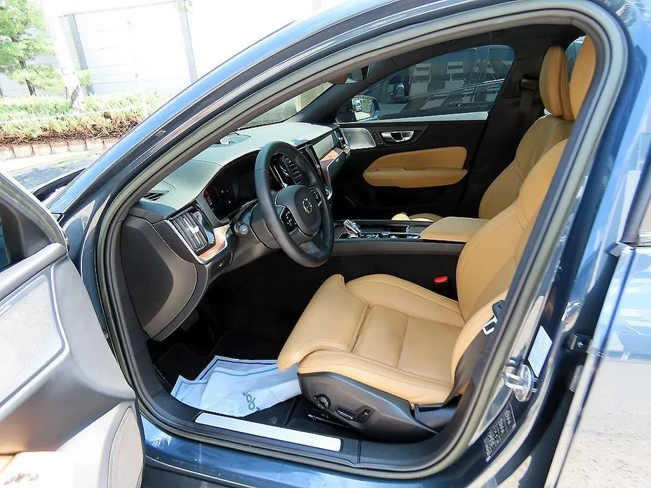 Volvo V60 2023 из KR, фото 9