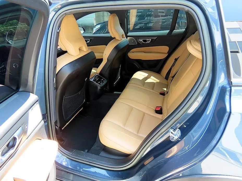 Volvo V60 2023 из KR, фото 8