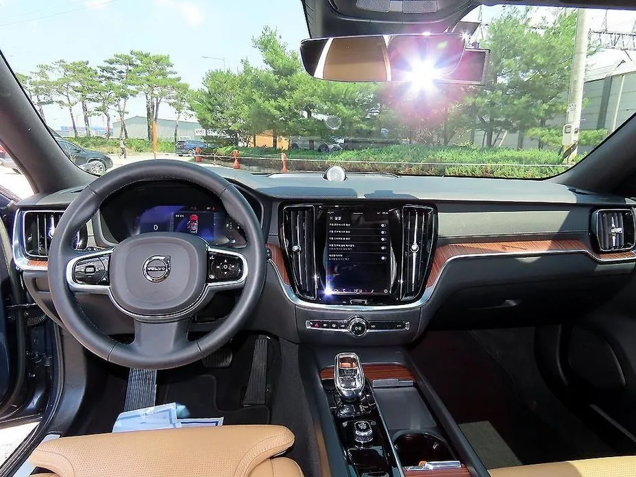 Volvo V60 2023 из KR, фото 10