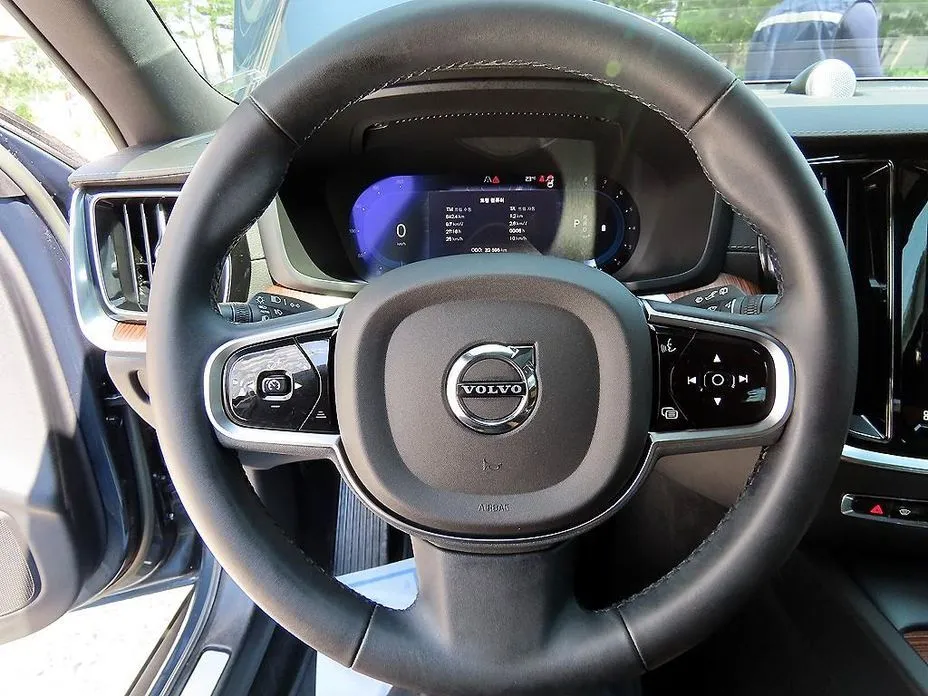 Volvo V60 2023 из KR, фото 5