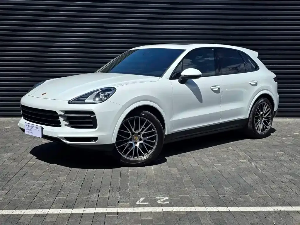 Porsche Cayenne — фото 1