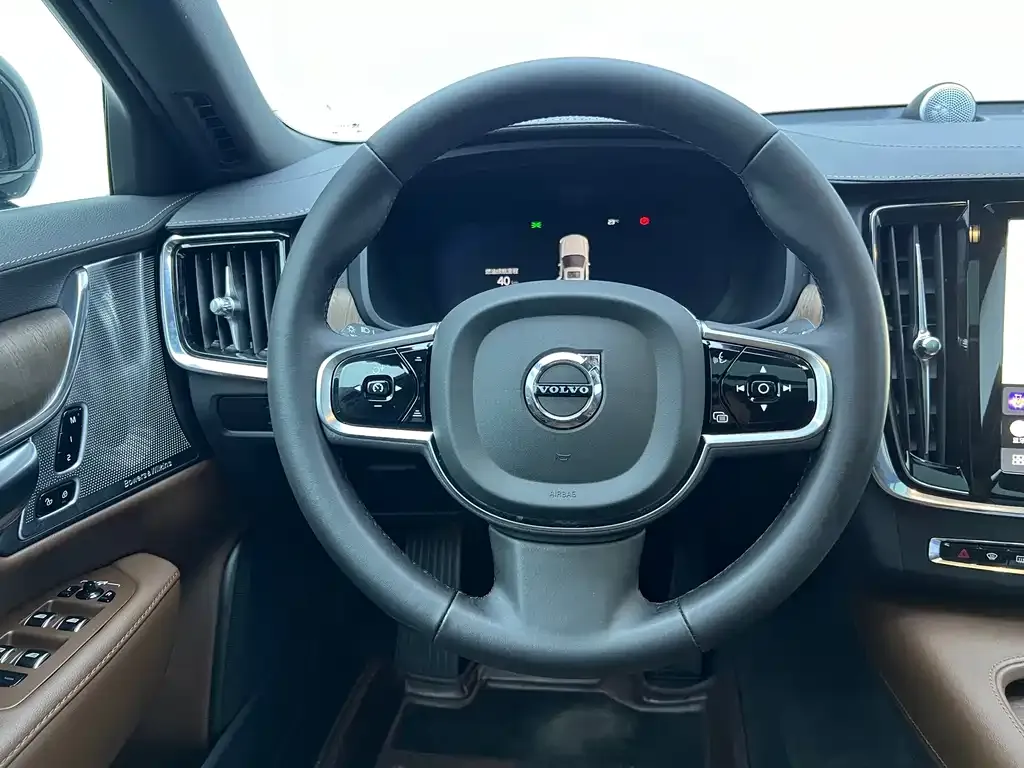 Volvo S90 — фото 10