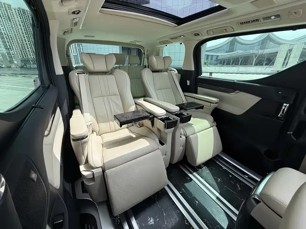 Toyota Alphard — фото 2