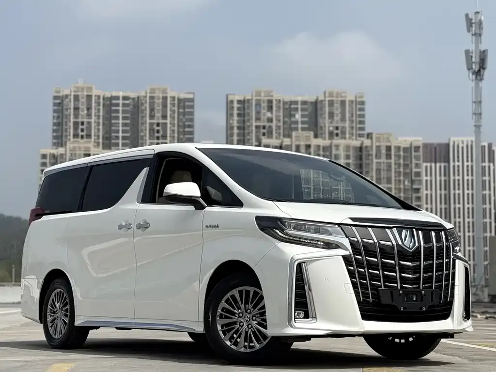 Toyota Alphard — фото 9