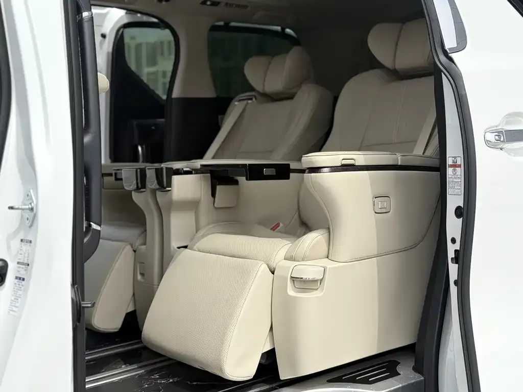 Toyota Alphard — фото 6