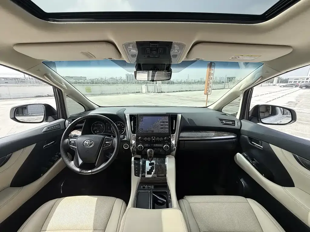 Toyota Alphard — фото 8