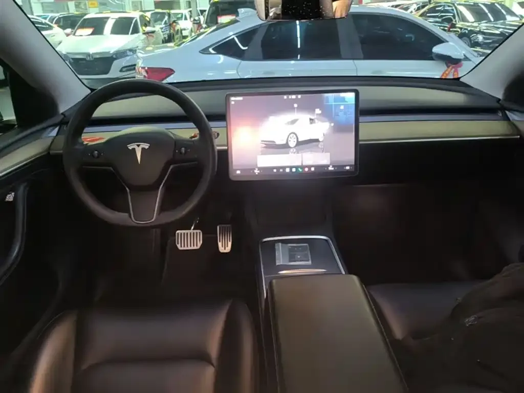 Tesla Model Y — фото 2
