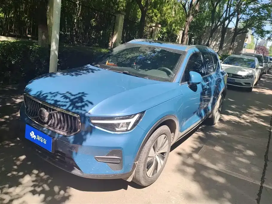 Volvo XC40 — фото 1
