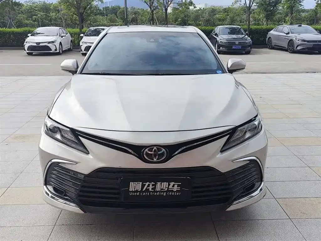 Toyota Camry — фото 5
