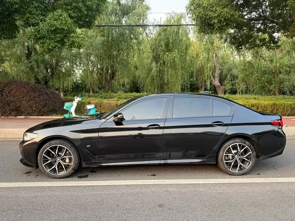 BMW 5 Series — фото 10