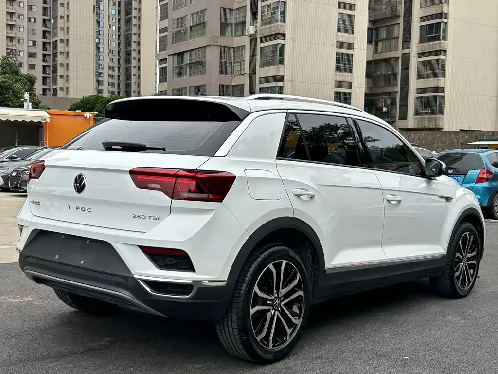 Volkswagen T-Roc — фото 9
