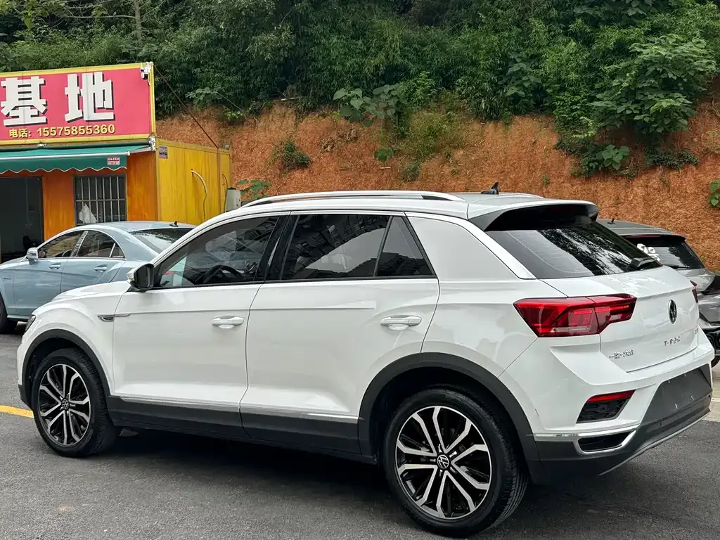 Volkswagen T-Roc — фото 8