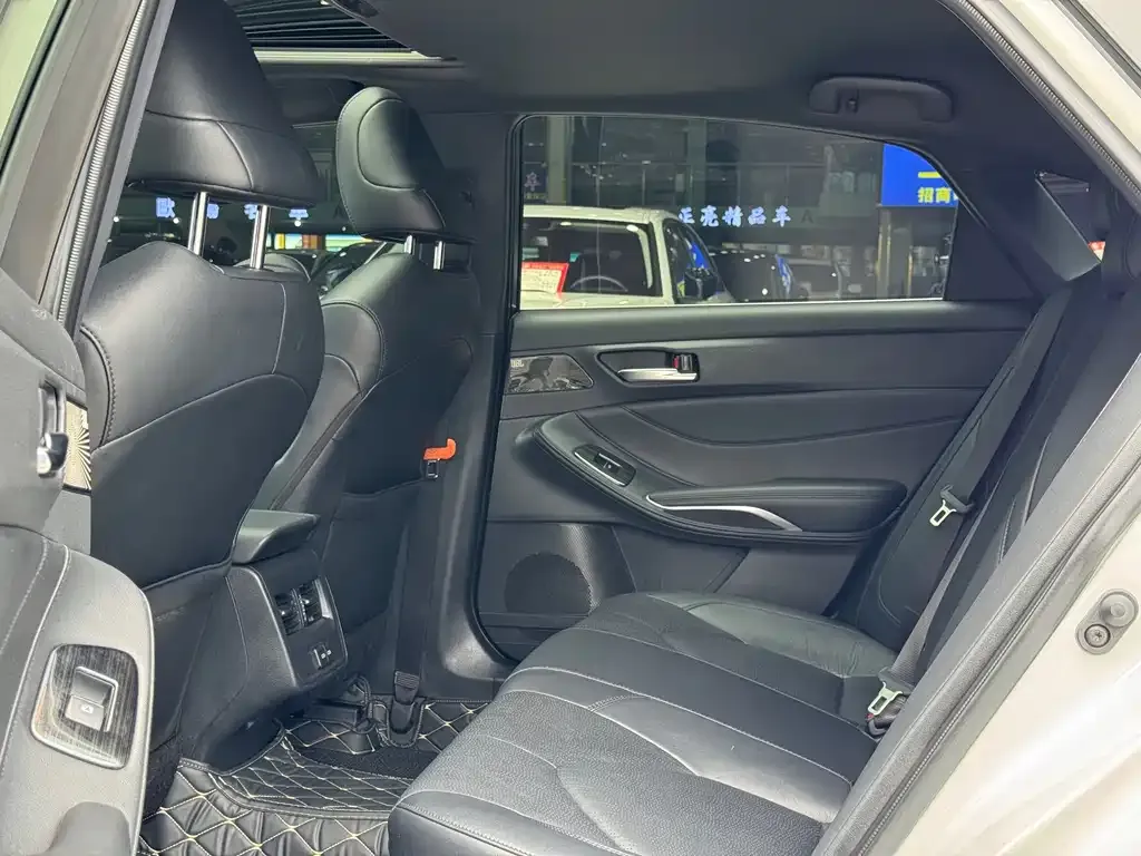 Toyota Avalon 2023 из CN, фото 4