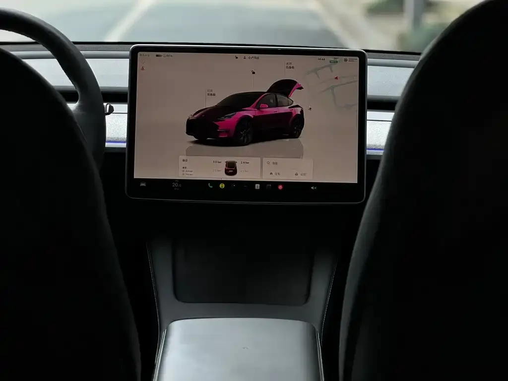 Tesla Model Y — фото 2