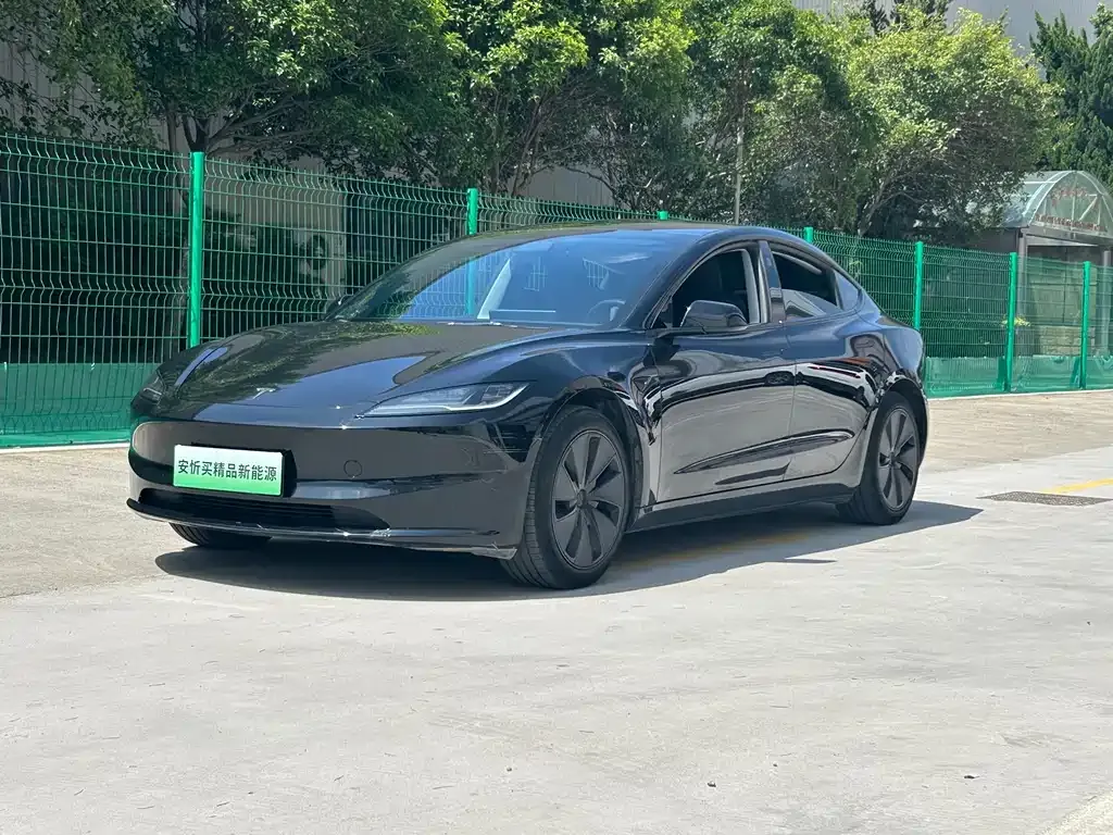 Tesla Model 3 — фото 1