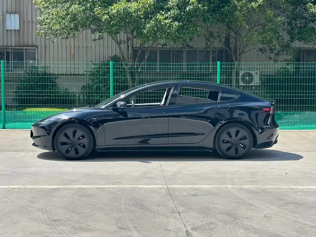 Tesla Model 3 — фото 7