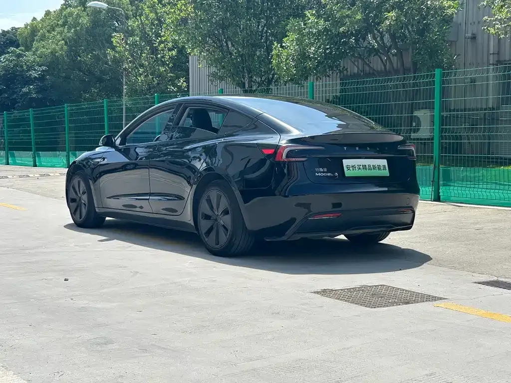 Tesla Model 3 — фото 10