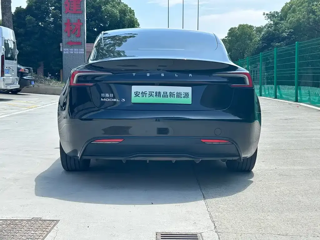 Tesla Model 3 — фото 9