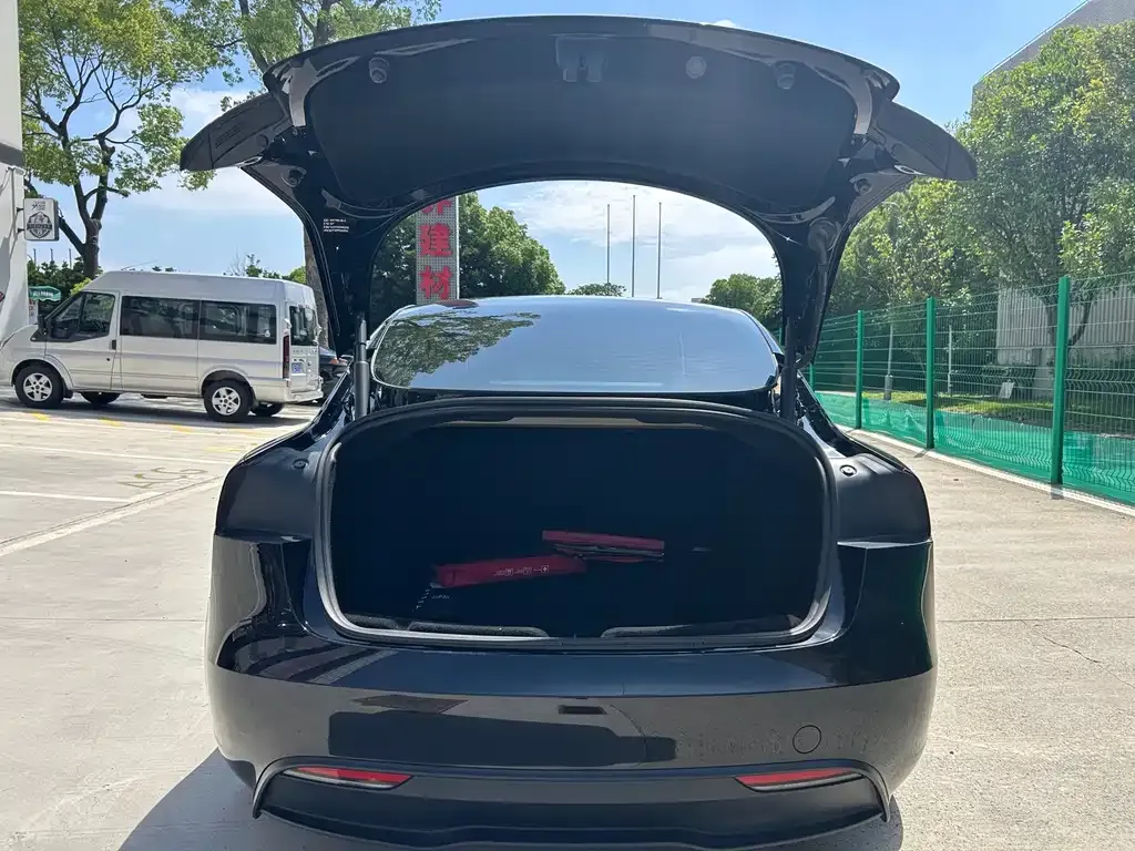 Tesla Model 3 — фото 3