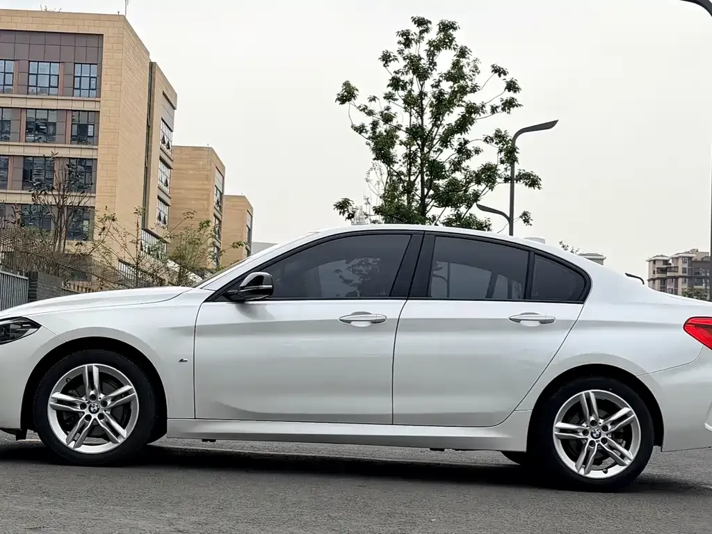 BMW 1 Series 2021 из CN, фото 3