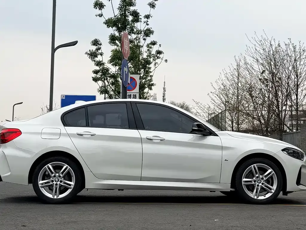 BMW 1 Series 2021 из CN, фото 8