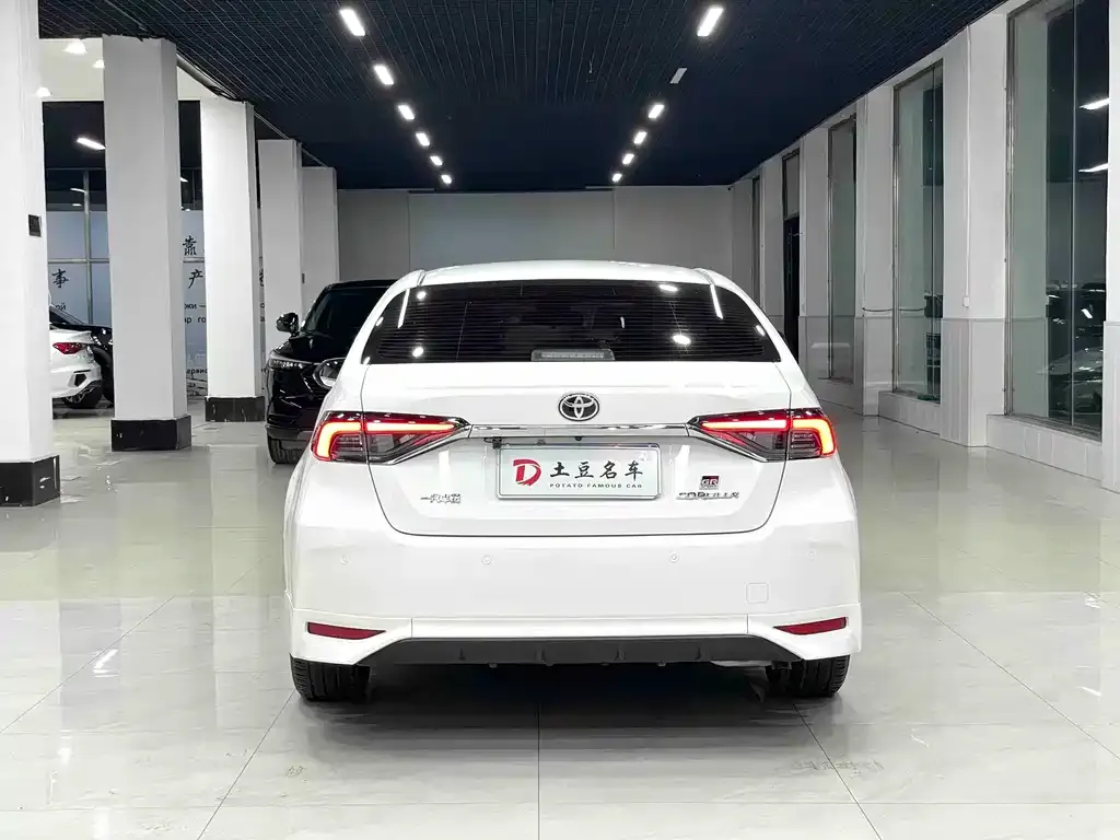 Toyota Corolla — фото 3