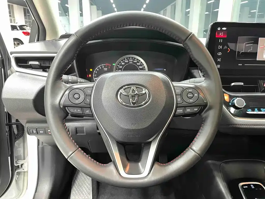 Toyota Corolla — фото 9